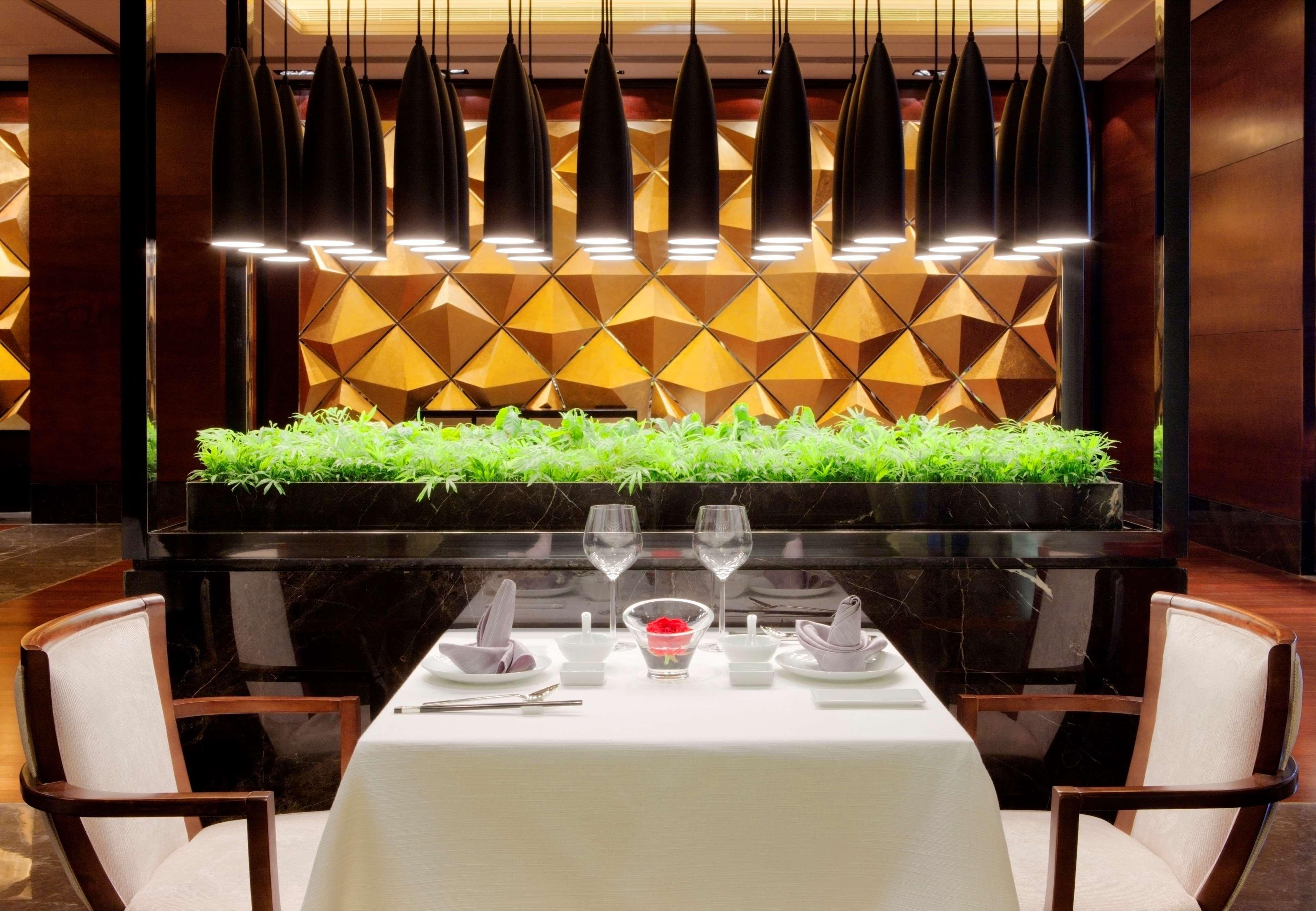 Radisson Blu Plaza Chongqing - Free 2 Bottle Of Local Beer Per Room During Stay Εξωτερικό φωτογραφία