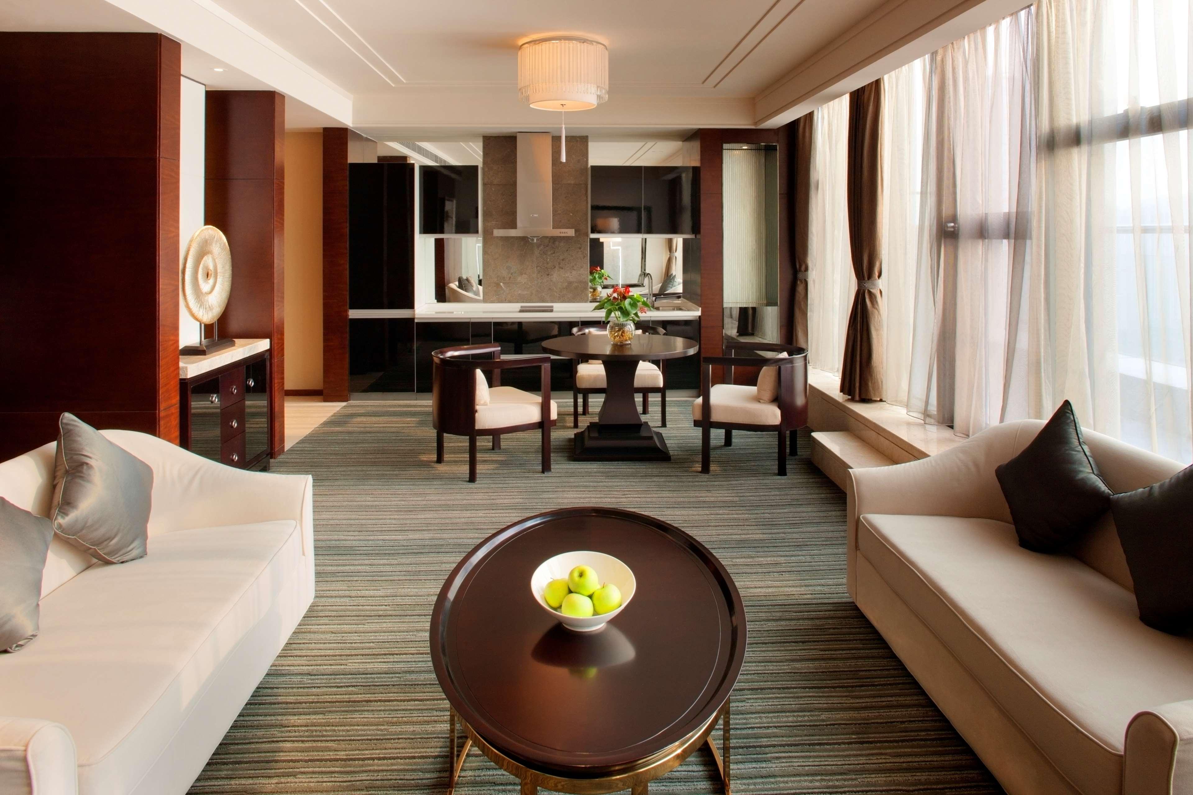 Radisson Blu Plaza Chongqing - Free 2 Bottle Of Local Beer Per Room During Stay Εξωτερικό φωτογραφία