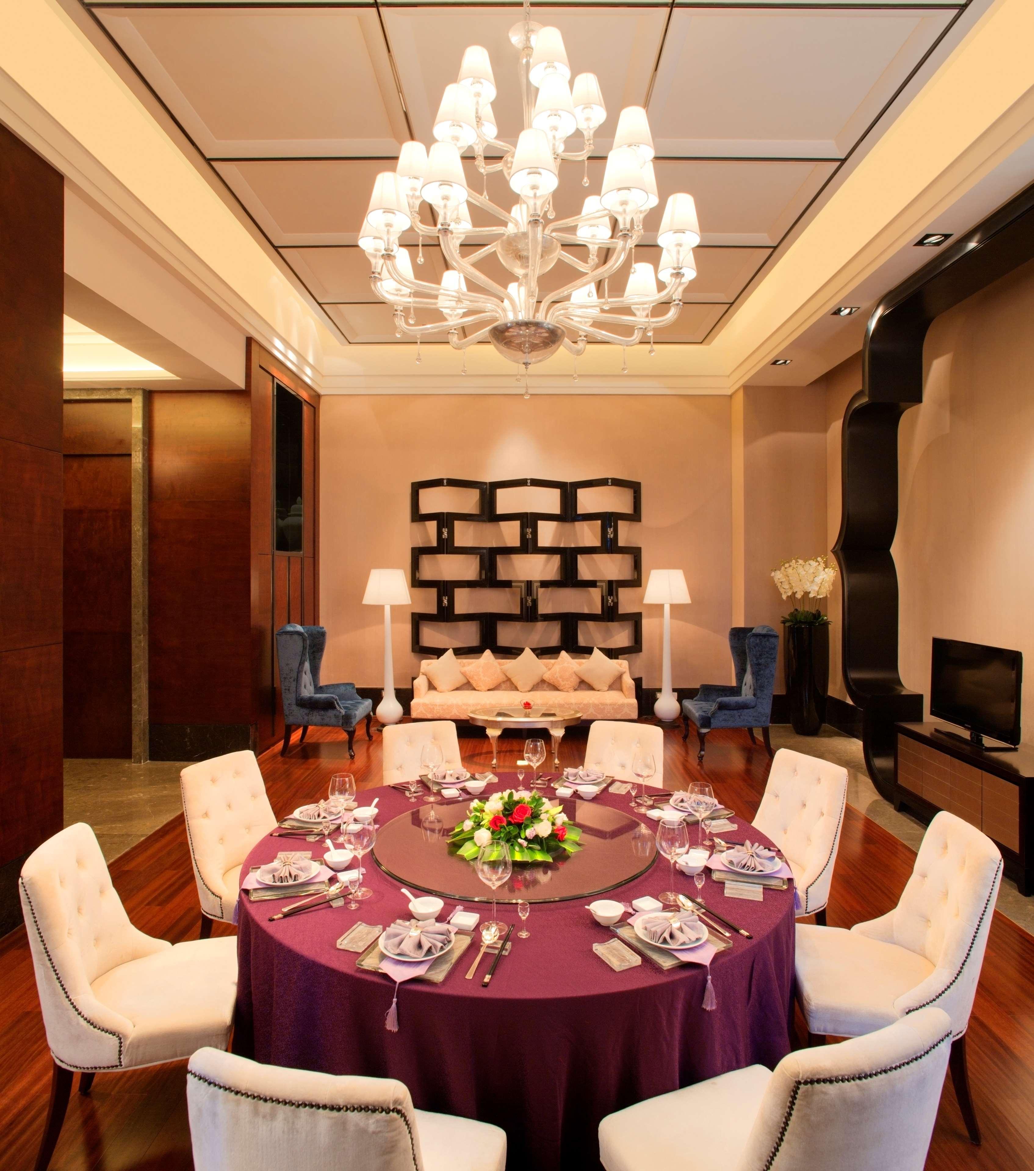 Radisson Blu Plaza Chongqing - Free 2 Bottle Of Local Beer Per Room During Stay Εξωτερικό φωτογραφία