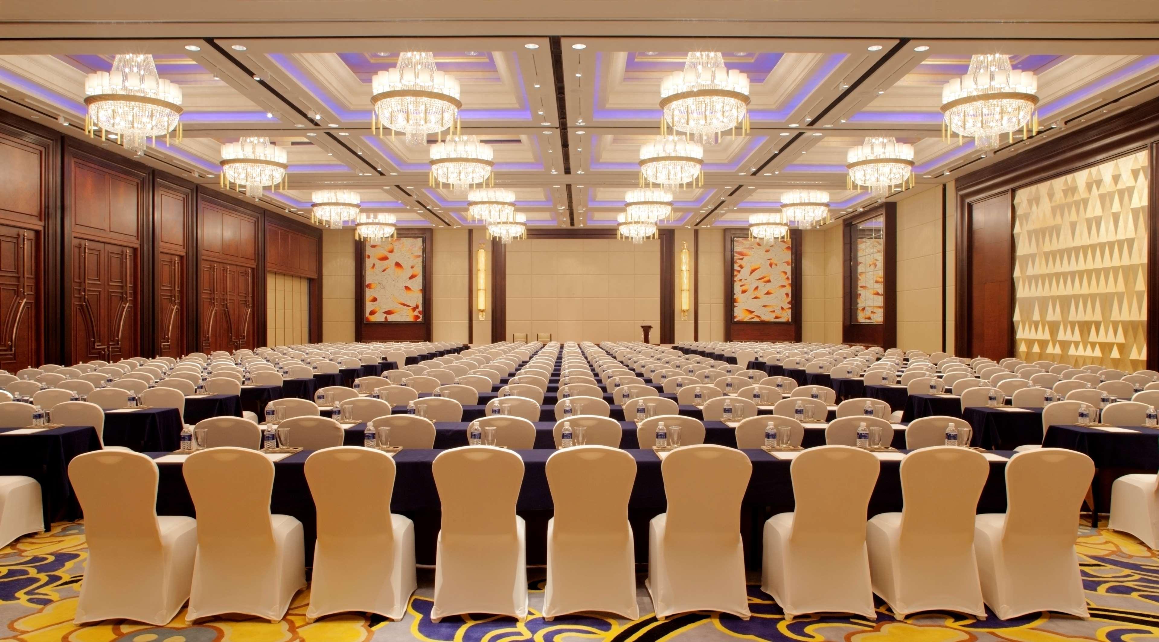 Radisson Blu Plaza Chongqing - Free 2 Bottle Of Local Beer Per Room During Stay Εξωτερικό φωτογραφία