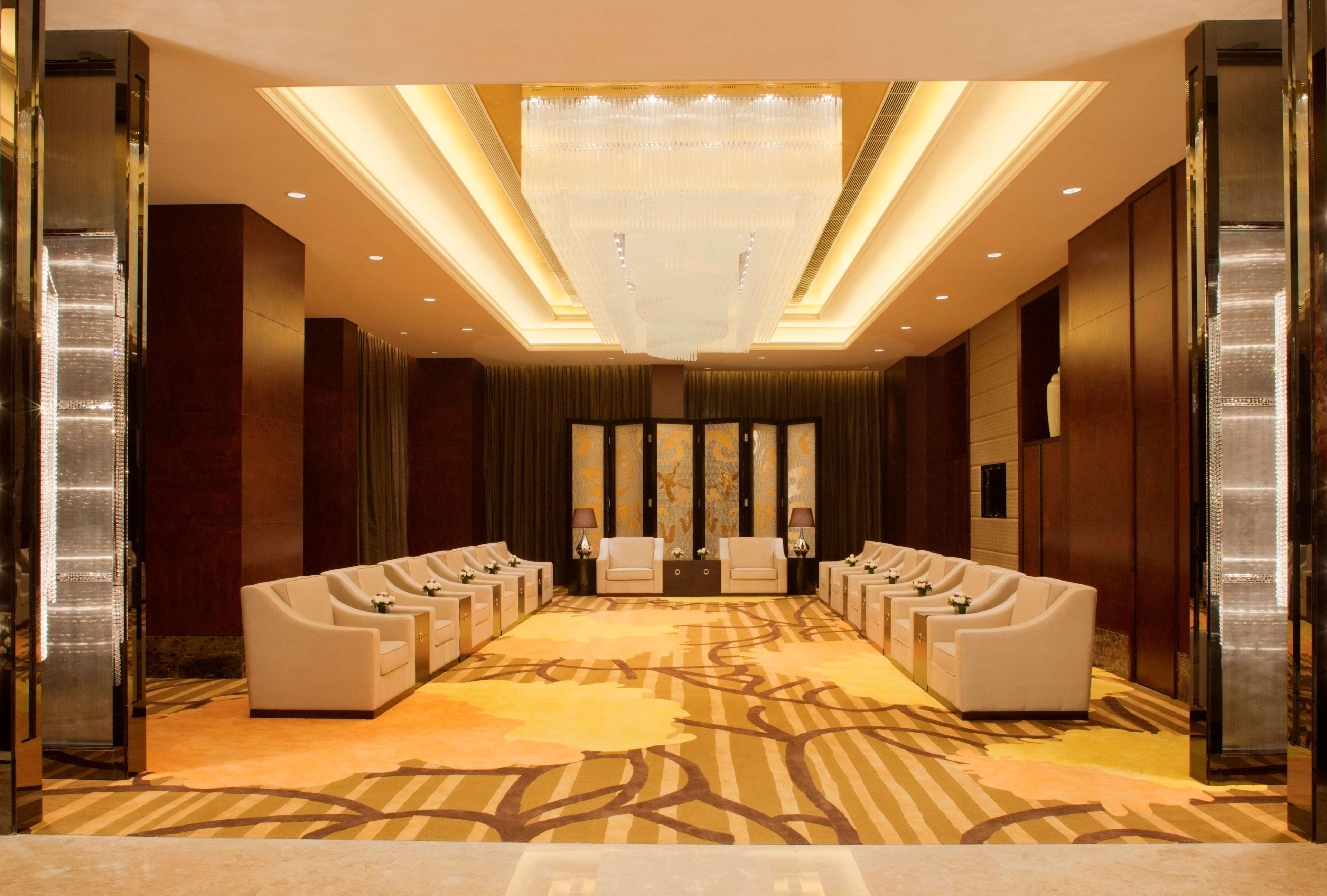 Radisson Blu Plaza Chongqing - Free 2 Bottle Of Local Beer Per Room During Stay Εξωτερικό φωτογραφία