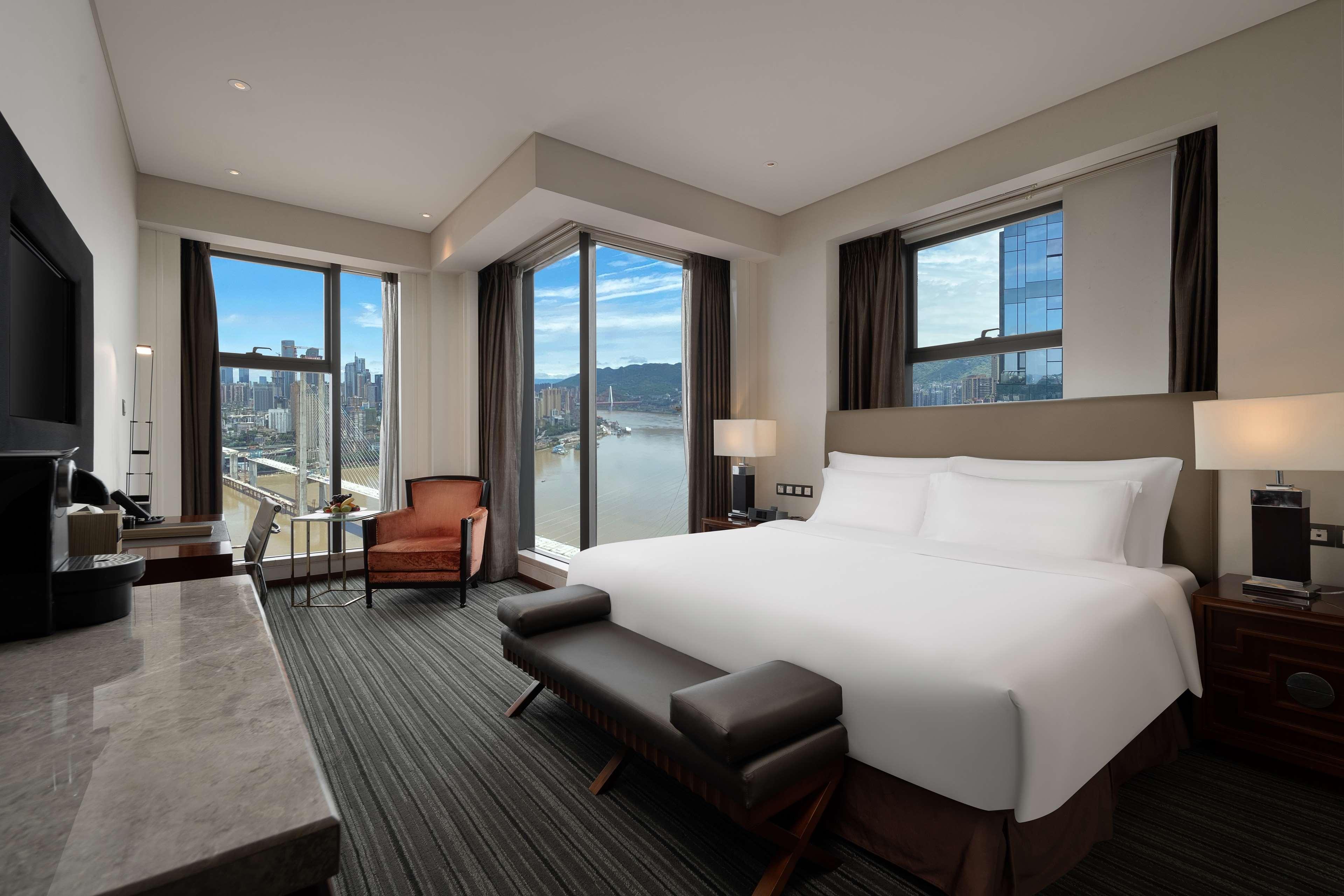 Radisson Blu Plaza Chongqing - Free 2 Bottle Of Local Beer Per Room During Stay Εξωτερικό φωτογραφία