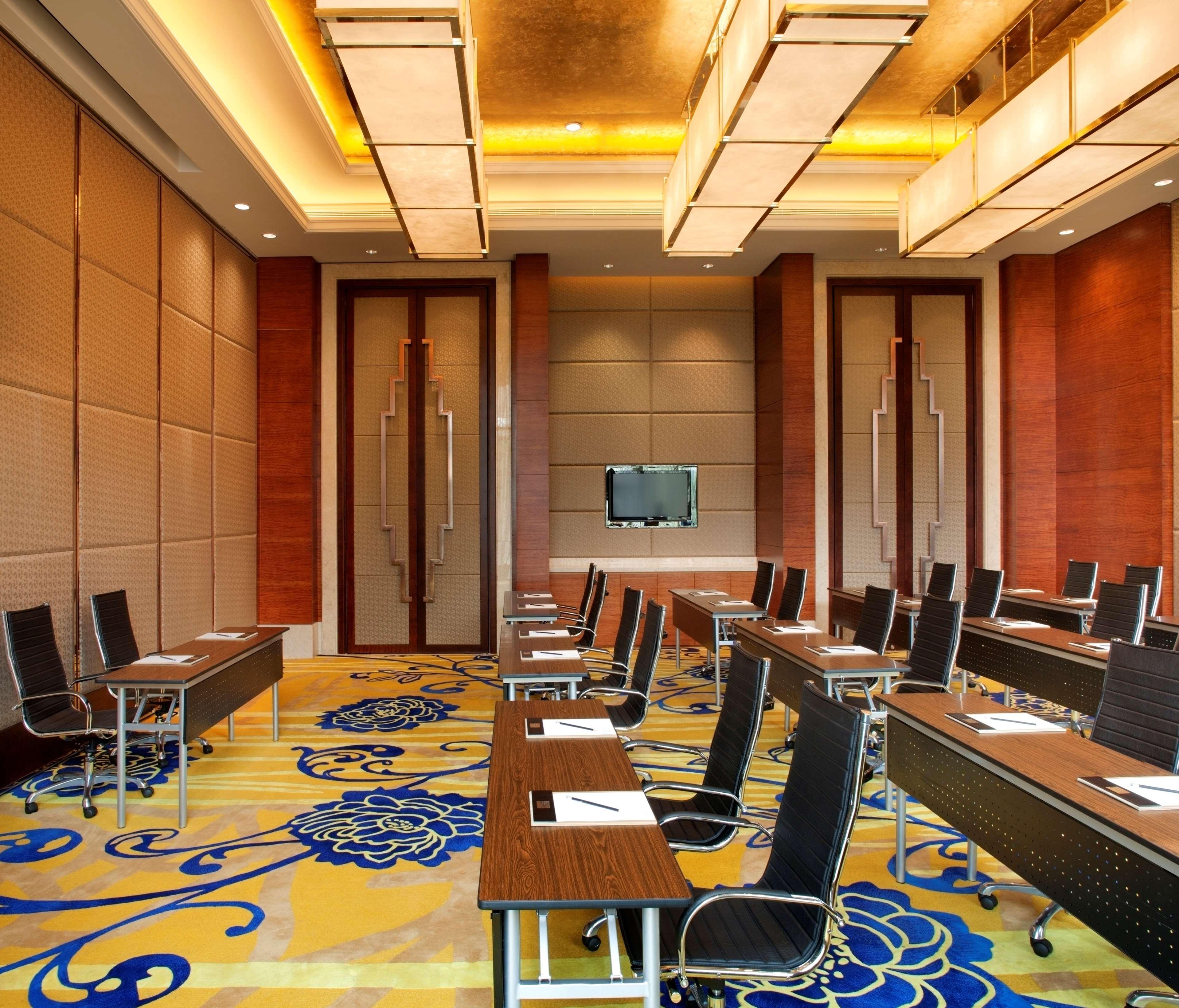 Radisson Blu Plaza Chongqing - Free 2 Bottle Of Local Beer Per Room During Stay Εξωτερικό φωτογραφία