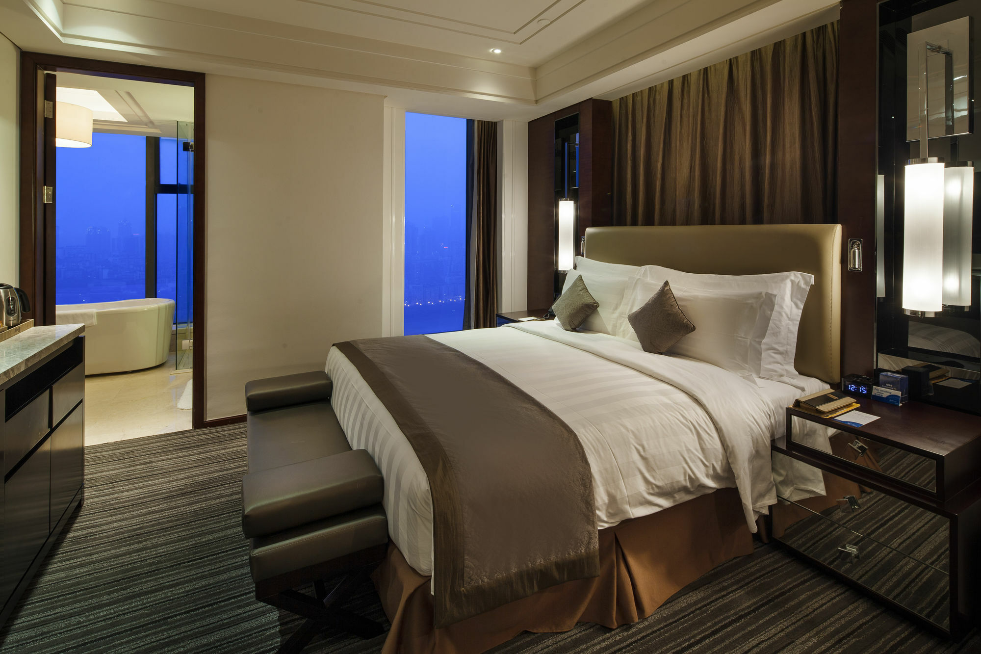 Radisson Blu Plaza Chongqing - Free 2 Bottle Of Local Beer Per Room During Stay Εξωτερικό φωτογραφία