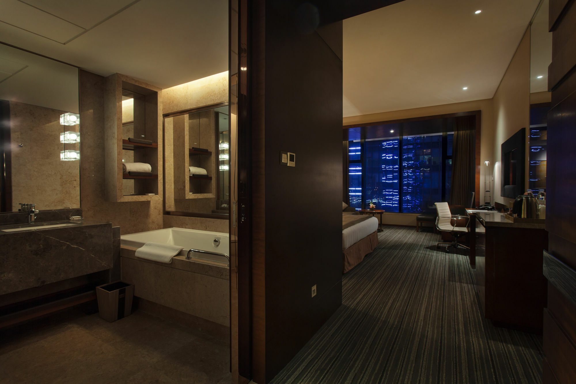 Radisson Blu Plaza Chongqing - Free 2 Bottle Of Local Beer Per Room During Stay Εξωτερικό φωτογραφία
